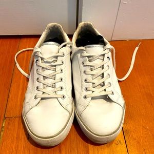 White boden tennis shoe